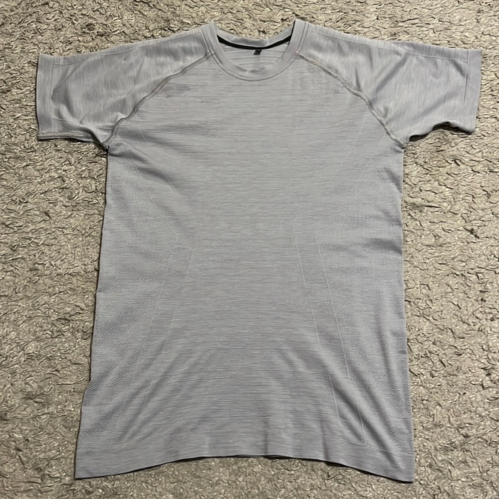 HERO TEE
Men's High Performance Seamless Short Sleeve Tee